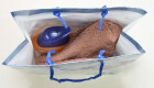 Geschenkset in Weihnachtstasche mit Nivea Seifen und Kuschelsocken