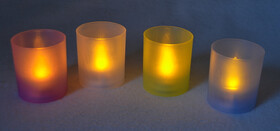 4er Set LED Teelichter im Kunststoffglas in verschiedenen...