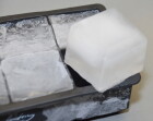 XXL Eiswürfelform aus Silikon für acht riesige Eiswürfel / 5x5cm in Würfelform