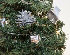 LED Weihnachtsbaum Tannenbaum 45cm k&uuml;nstlich mit Beleuchtung und Deko 2 Farben