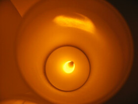 12er Set LED Akku-Teelichter mit Gl&auml;sern &amp; Ladestation