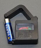 Universal Batterietester f&uuml;r normale Batterien, 9-Volt-Blockbatterien und Knopfzellen