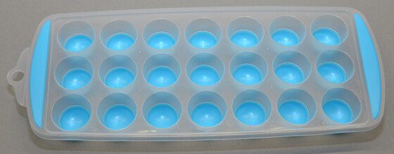 Eiswürfelform aus Kunststoff/Silikon für 21 Eiswürfel wiederverwendbar / blau