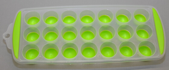 Eiswürfelform aus Kunststoff/Silikon für 21 Eiswürfel wiederverwendbar / grün