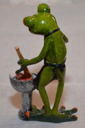 Frosch mit Grill und Grillschürze ca. 17cm mit Bier in der Hand