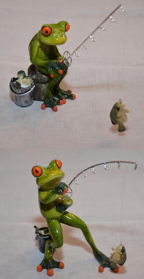 Frosch als Angler mit Rute Fisch und Eimer ca. 16cm in zwei Versionen