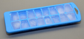 Eiswürfelbehälter Eiswürfelform 3er Set in vier verschiedenen Farben für 48 Eiswürfel