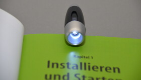 LED Leselampe Cliplampe mit Power LED und Kugelgelenk inkl. Batterien