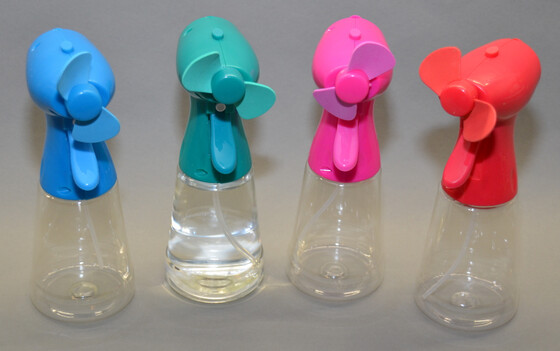 Hand-Ventilator mit Spr&uuml;hfunktion verschiedene Farben