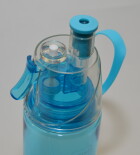 2in1 Trinkflasche und Sprühflasche 600ml aus Tritan komplett mit Deckel und Haltegriff