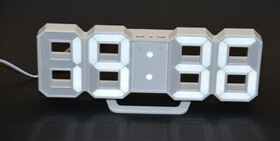 Digitale dimmbare LED Wanduhr mit vier gro&szlig;en...