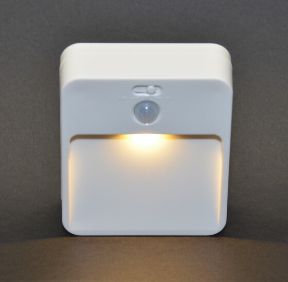 LED Nachtlicht warmweiß batteriebetrieben mit Bewegungsmelder 20 Lumen