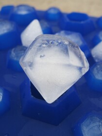 Silikon Eiswürfelform für 27 Diamant-Eiswürfel