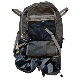 Back Pack de Luxe von Behr mit kleinem Fehler an einem Reißverschluss