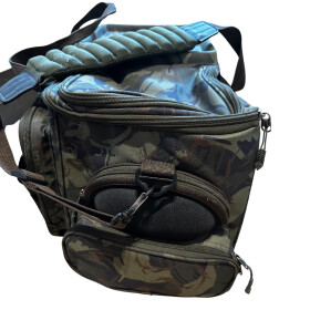 Behr Jumbo Tasche im Camou Design mit viel Zubehör und Schultergurt kl. Fehler