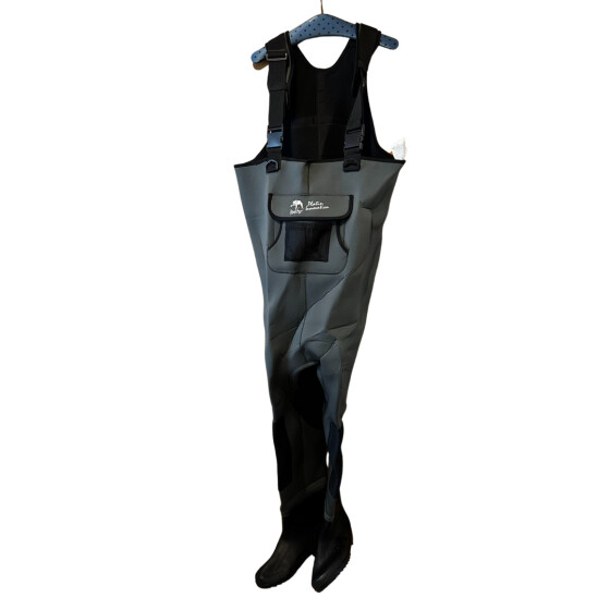Behr Neopren Wathose 5mm Größe 46/47 mit leichtem Knick im Stiefel und undicht