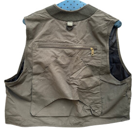 Behr Anglerweste mit vielen Taschen Größe XL mit kleinem Fehler am RV