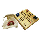Brettspiel aus Holz für die Reise mit Brett Spielfiguren und Würfel mit Säckchen